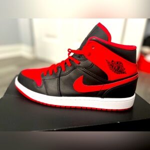 Air Jordan 1 Mids